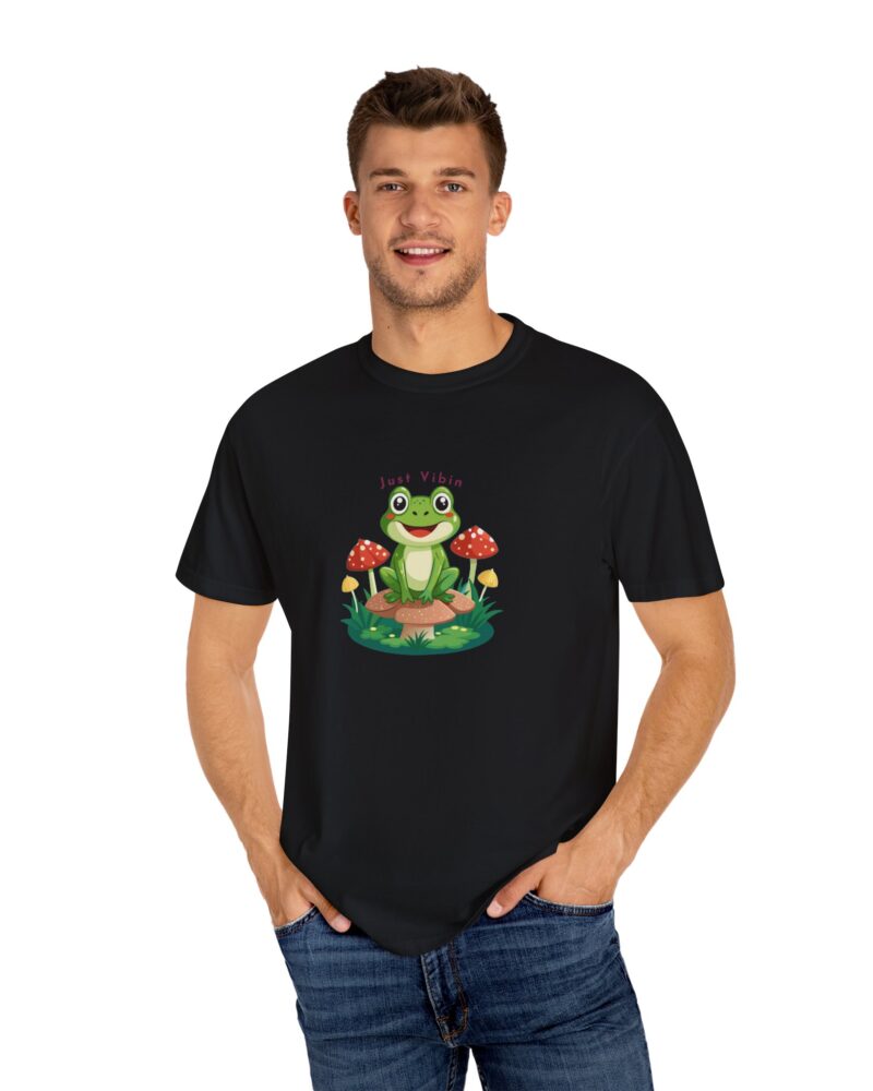 Just Vibing Frog T-shirt - Unisex