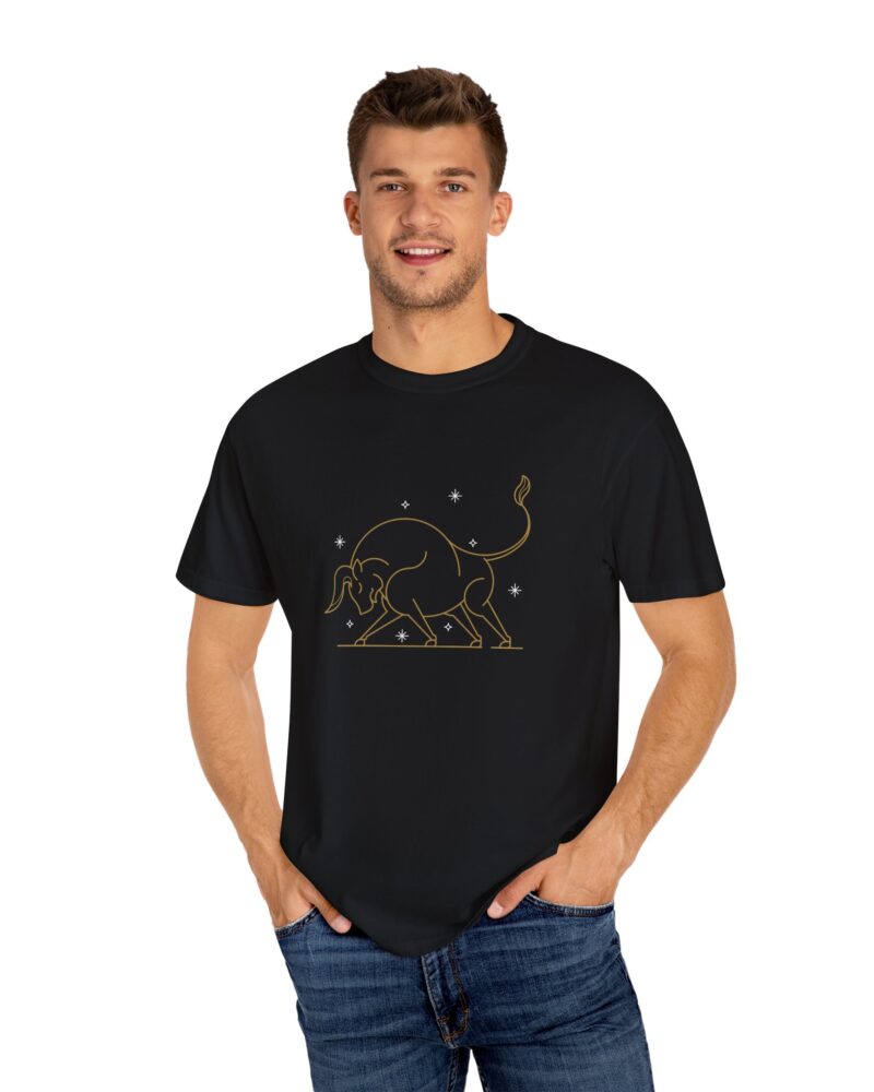 Minimal Bull Line Art Taurus T-shirt - Unisex